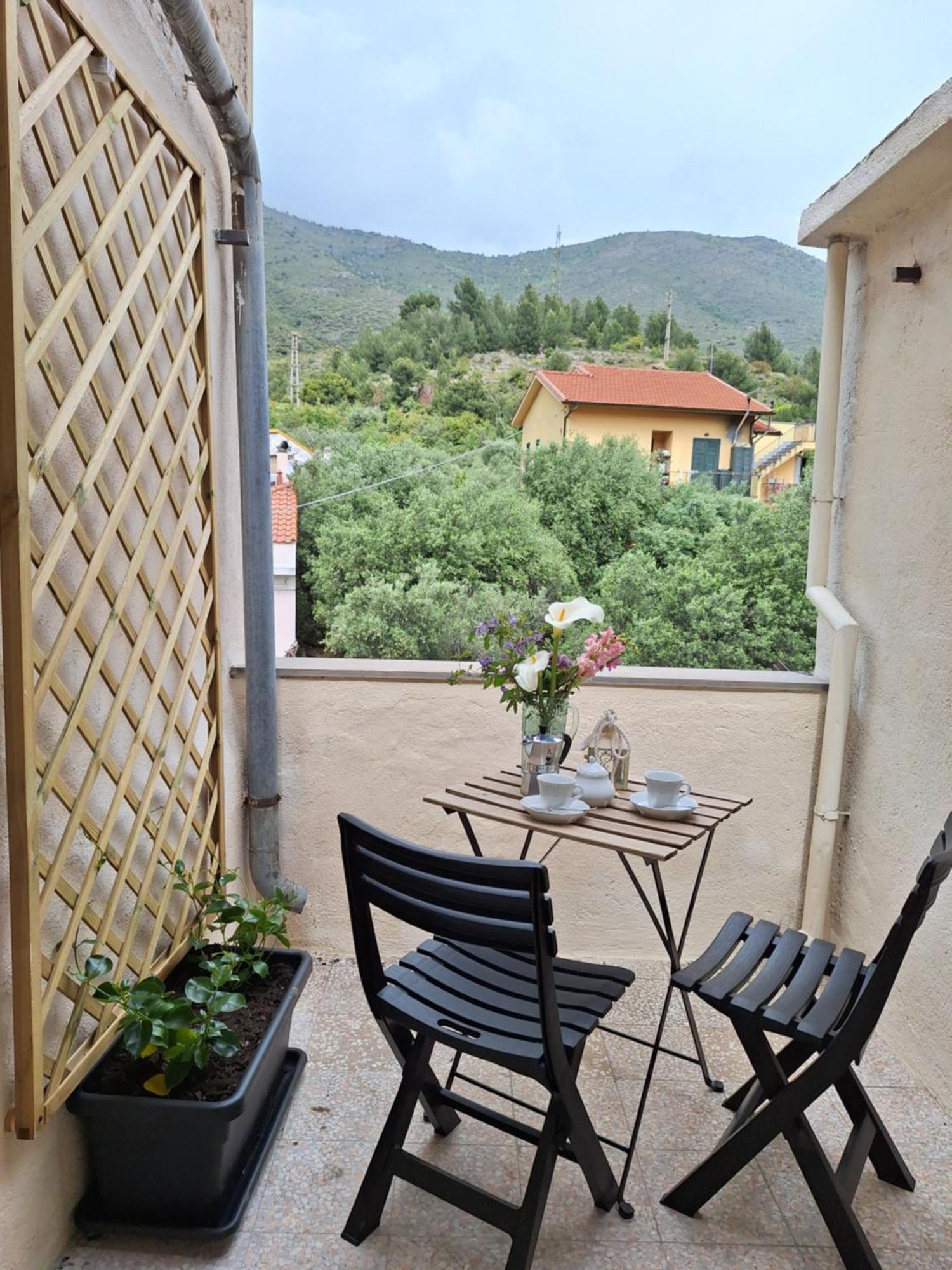 Casa Iris Apartment Cisano sul Neva Bagian luar foto